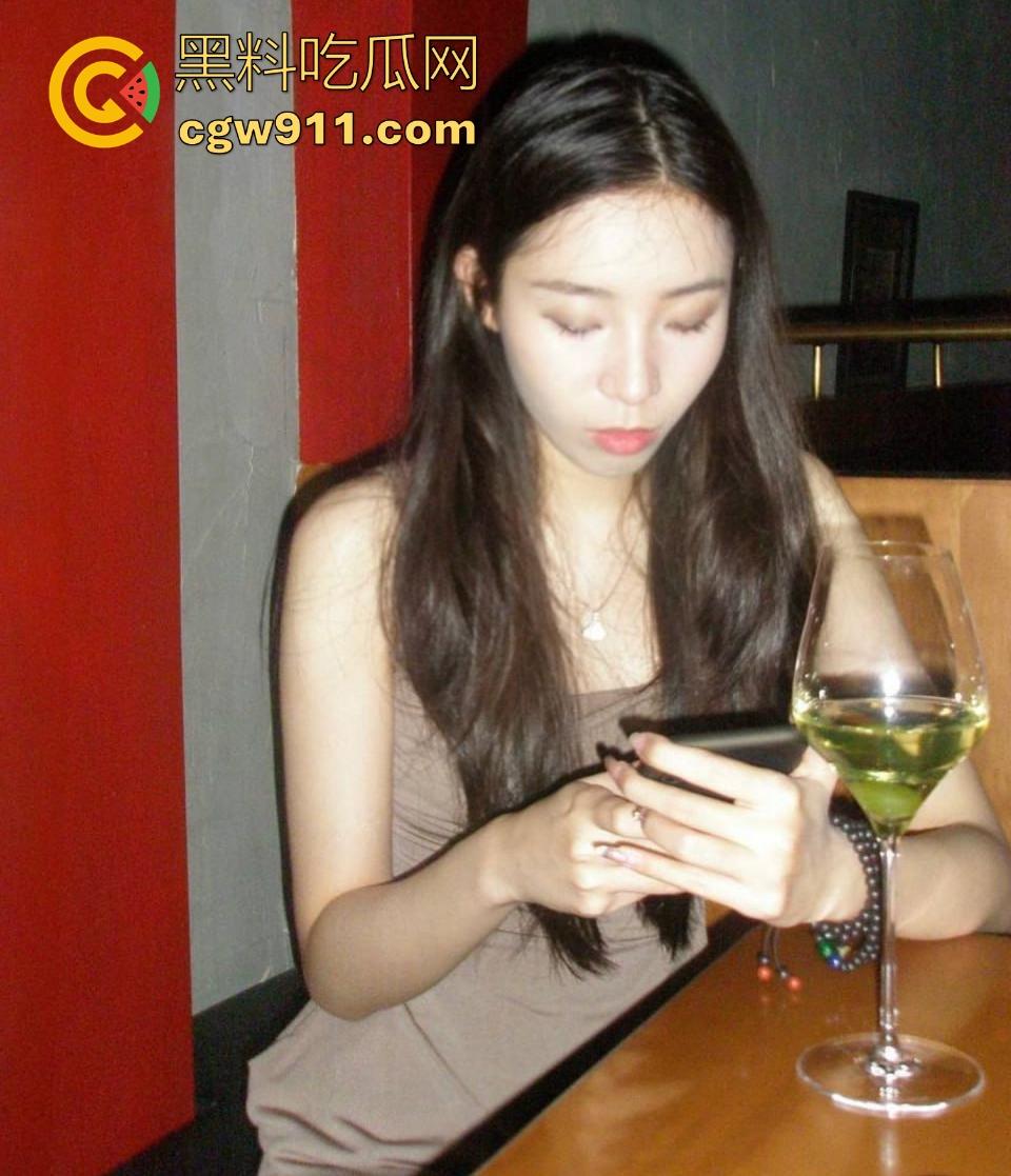 西安大学极品女大【黄筱美】性爱视频流出，各种姿势轮番上阵，69互舔后入狂操，干到腿软爬不起来！-2