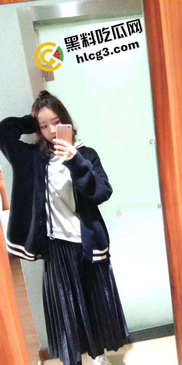 唐山98年无业极品反差婊『李煜』与男友家中记录性生活 遭泄密流出-1