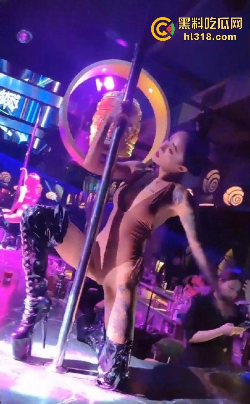 极品模特酒吧大尺度热舞，迷离的眼神，灵动的身躯，各种抖臀热舞擦边诱惑人，丰姿绰约令人陶醉向往！-3