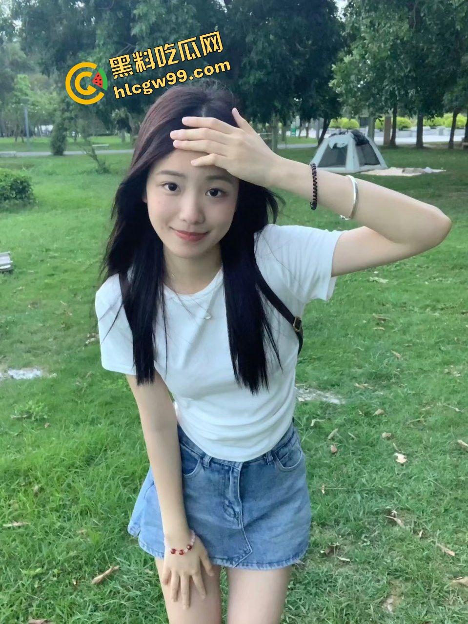 重金包养长沙清纯小蛮腰【许艺】调教成金爸专属小母狗，跪在地上全裸伺候沏茶品茗打游戏！遭曝光独家流出！-1