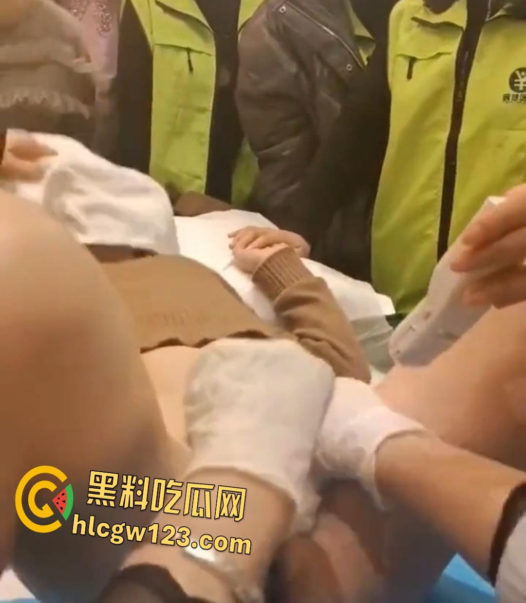 美容院女性骚逼保养露出教学！现场学员发出喘叫声！老师说relax水更多！-3