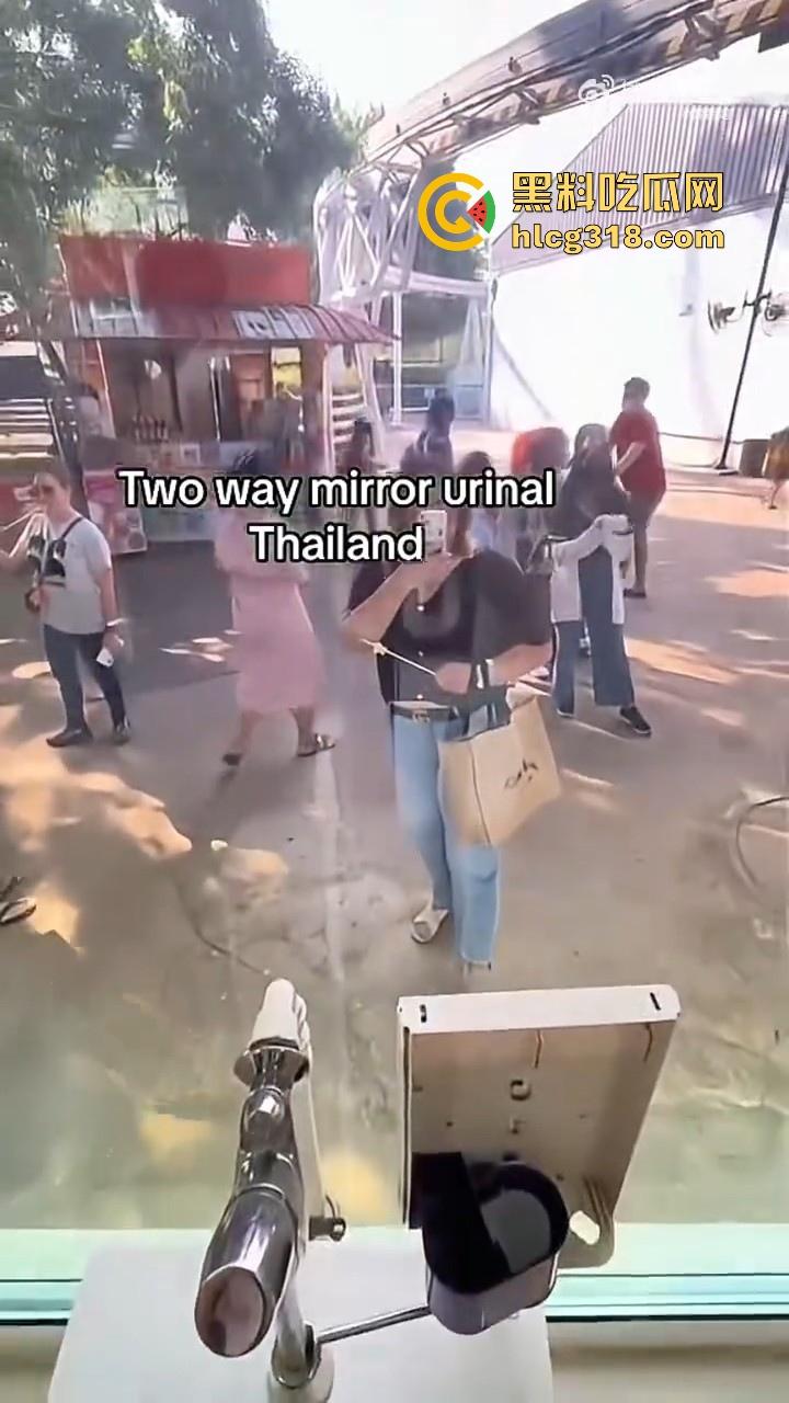 这样的厕所你敢去吗！泰国双向镜玻璃男厕，外面看是普通镜子，里面却是透明玻璃，刺激感爆棚！-8