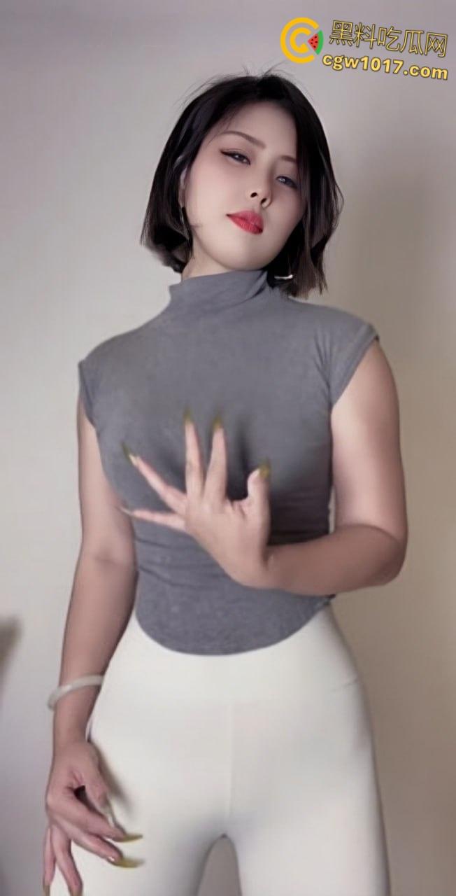 快手少妇眼镜妹【猫儿】,紧身衣骚舞大秀,连体灰丝随着音乐节奏扭动淫体,骆驼趾忽隐忽现挑逗至极!-2