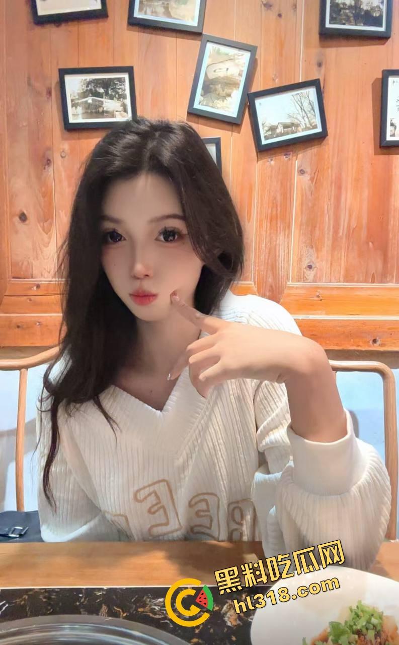 全新肾保健套餐曝光，全裸趴床任摸奶，揉奶撸屌一气呵成，花式服务直接把你榨干射完还想再来一发！-3