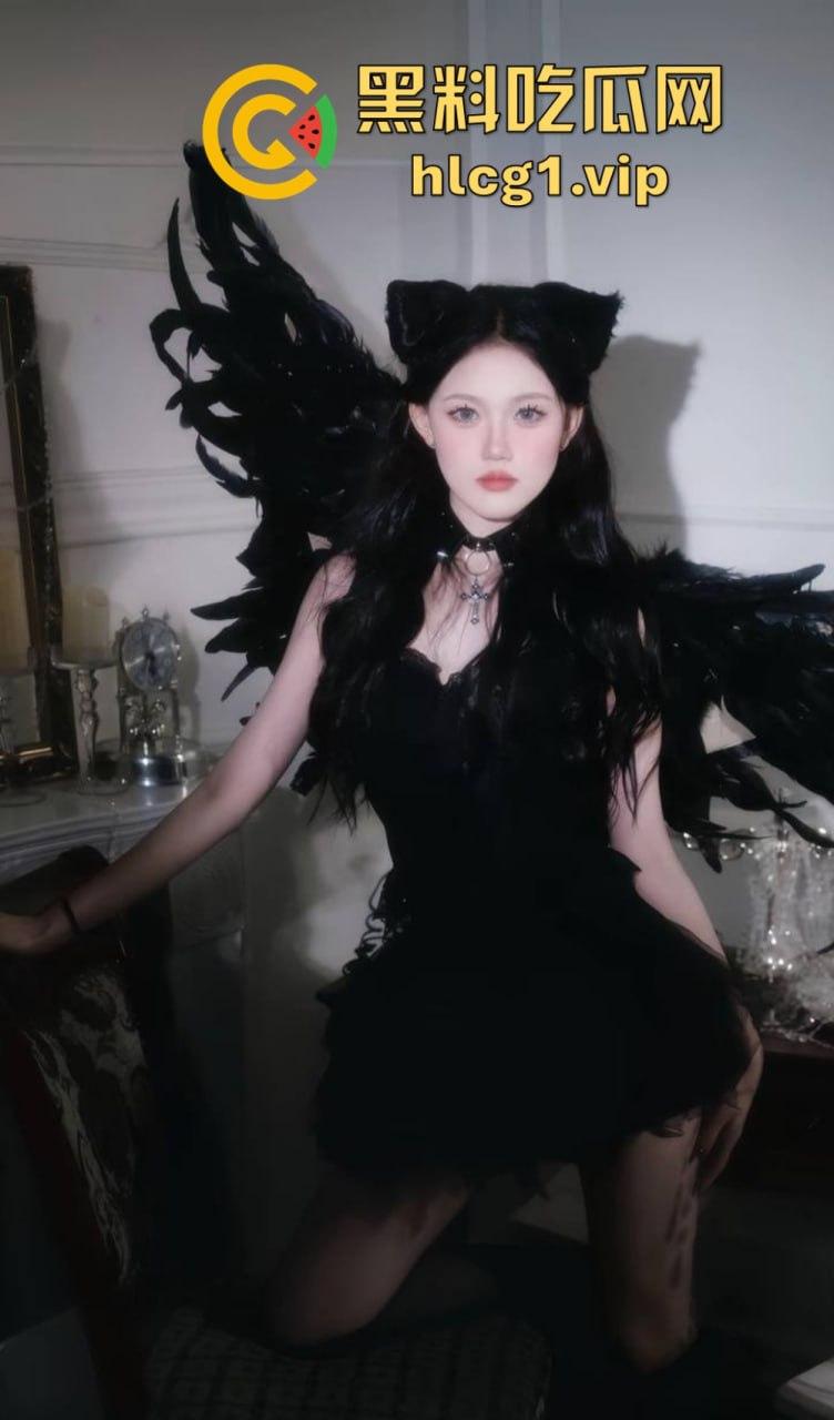 山东快手网红‘甜酱菜’直播露点录屏泄密!黑色情趣内衣下的性感诱惑曝光!-7