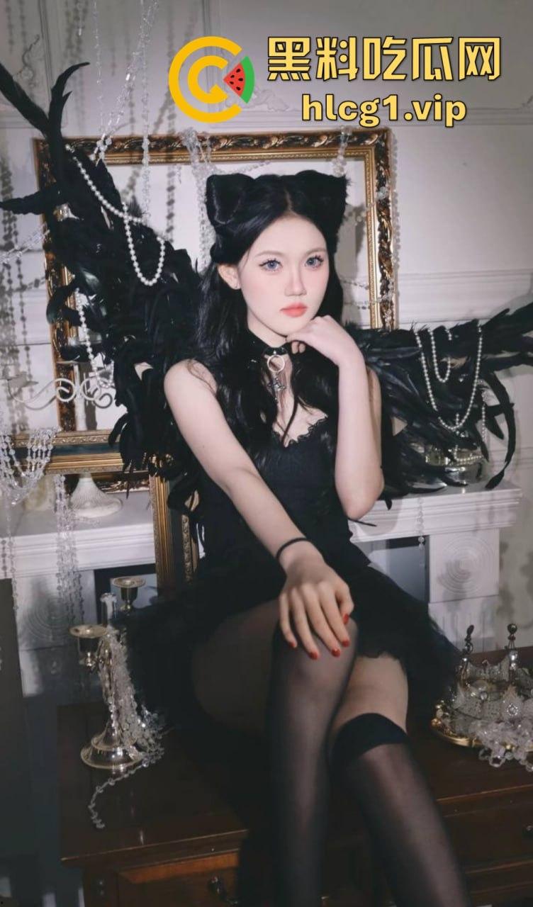 山东快手网红‘甜酱菜’直播露点录屏泄密!黑色情趣内衣下的性感诱惑曝光!-8