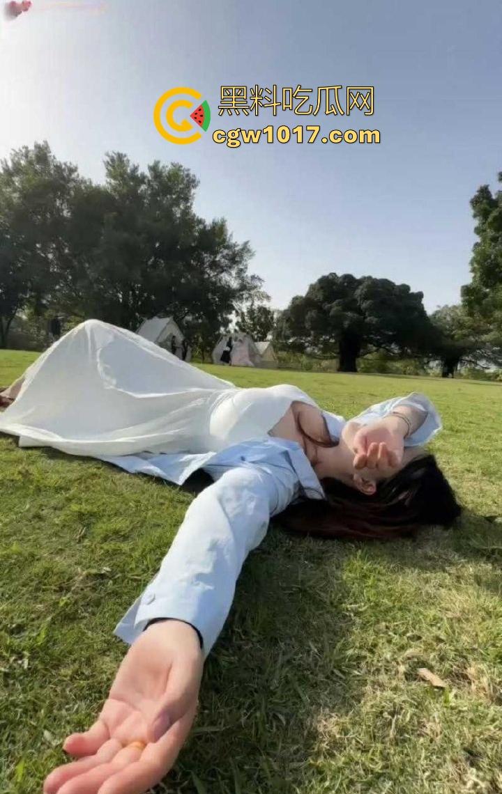 湘潭大学极品学姐【李文婷】平日清纯高冷的校园女神,在镜头前彻底放飞自我,道具骑乘自慰,尽显母狗本色!-2