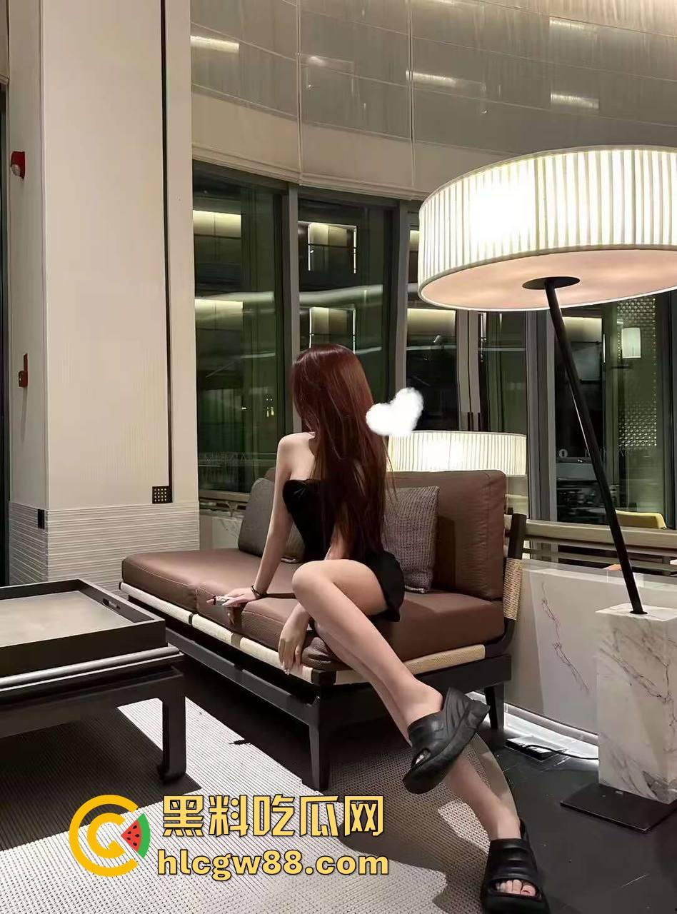 柳州精神小妹直播打乳环,大白奶挂铃铛淡定自若,SM调教系狗绳,这奶白花花真会玩!-4