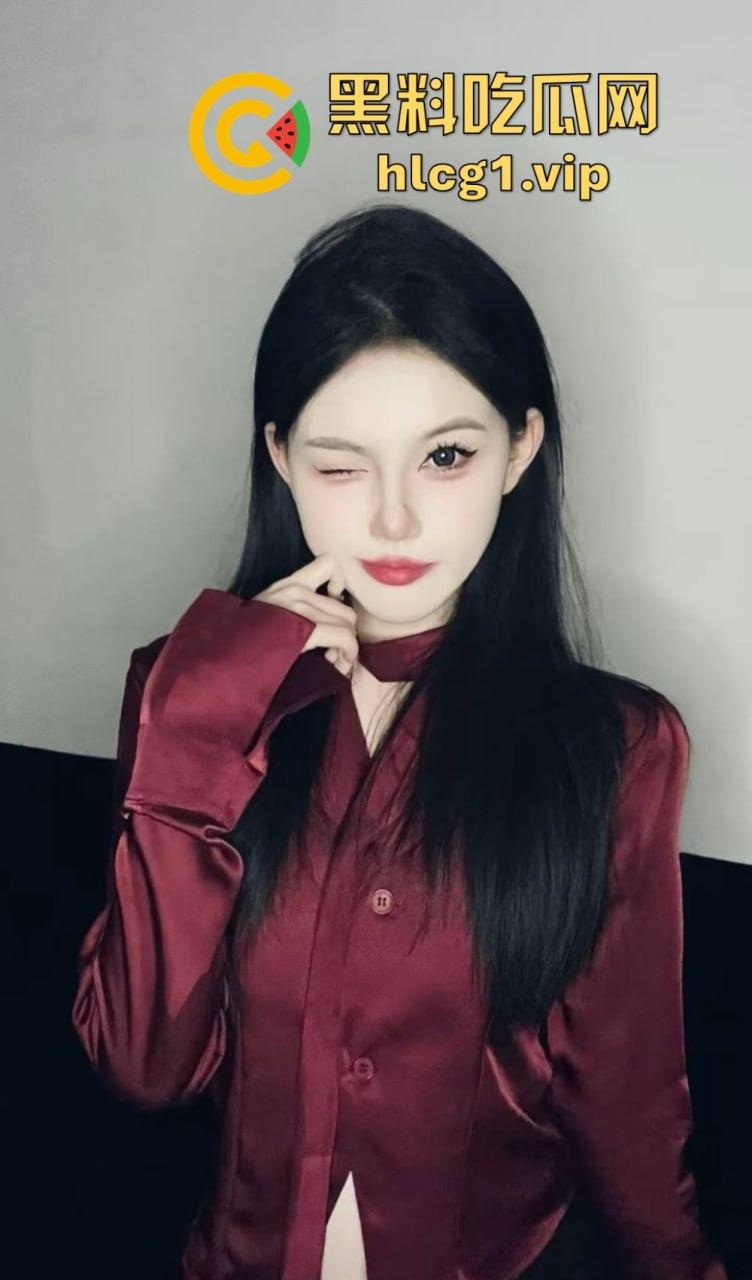 山东快手网红‘甜酱菜’直播露点录屏泄密!黑色情趣内衣下的性感诱惑曝光!-17