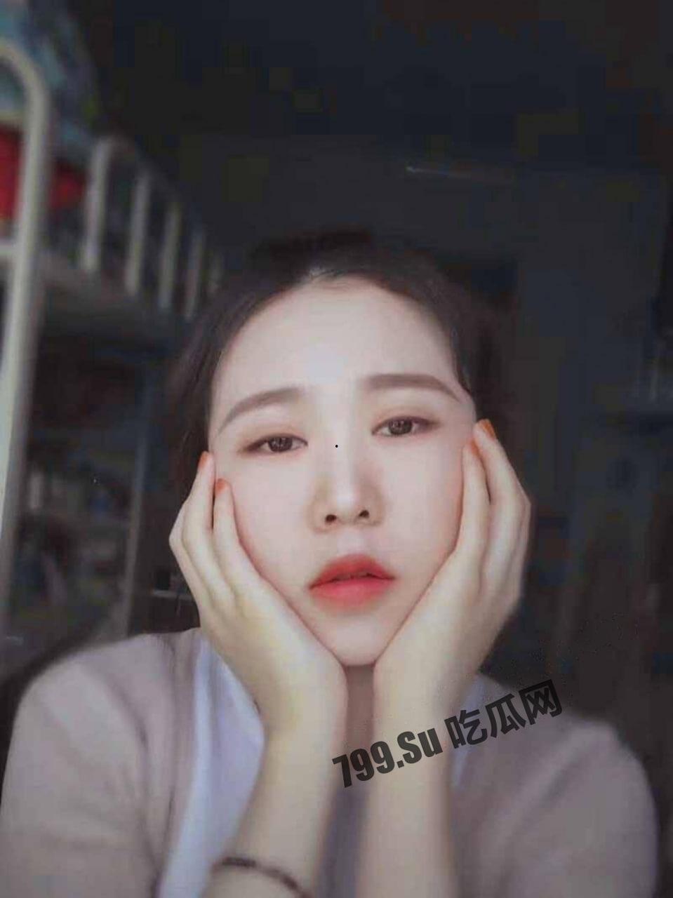 前女友系列!青岛大学大二女生 何欣 和男友私房照分手后遭流出-1