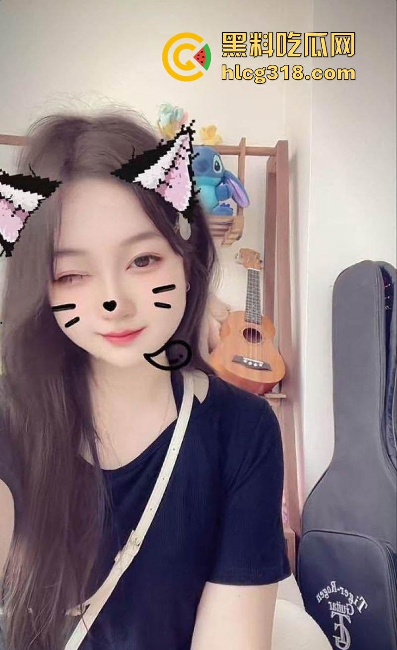 约炮抖音清纯少女【草莓真好吃】修长美腿纤细诱人，性感翘臀在线后入，草莓确实好吃！-4