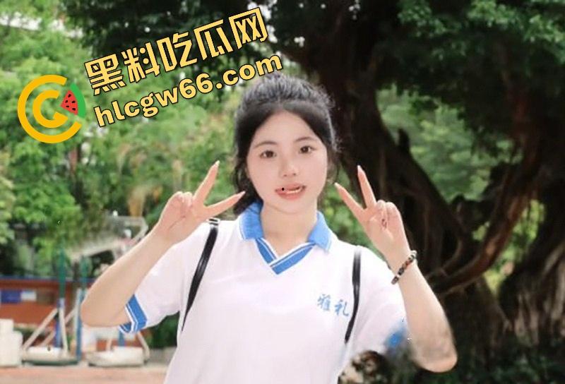 广州市第七中学班长『胡梦玲』课堂舔同桌屌被监控拍下，课上蒙衣钻裆狂舔，同学全程当背景板！-2