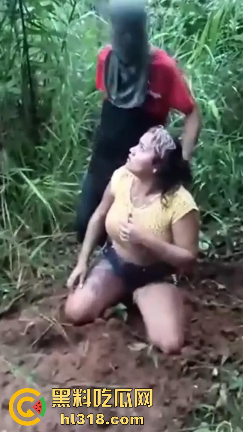 暗网重量级恐怖合集，极品美女被天葬剁碎，男女主播直播自杀，变态汉尼拔割奶吃肉，真实拍摄恐怖至极！-2