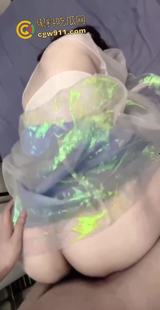 清纯学生妹变金主调教母狗！戴口罩深喉口交嘴都红了，敬业如奴，骑乘险压垮金主，后入肥逼连射两次！-8