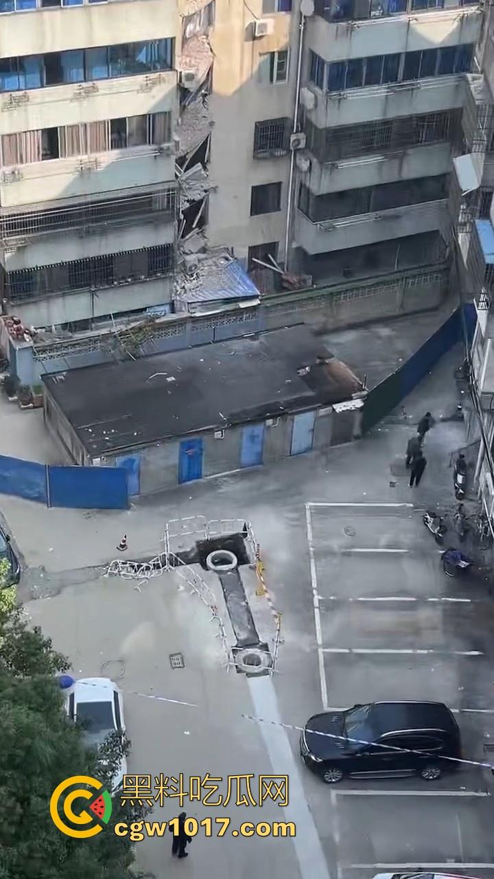 江苏丹阳一小区楼体发生沉降开裂，事故原因正在调查，还好没造成人员伤亡，所有居民已安全撤离！-9