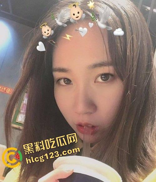 上海对外经贸大学高颜值眼镜婊『程玖玖』私密调教视频泄露！口球蒙眼舔棒，清纯学霸秒变骚货！-6