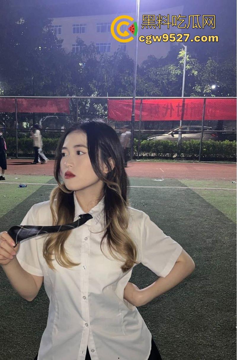 积目约炮广西南宁中医药大学【庞钰钰】微胖巨乳身材火辣，露脸跟炮友对镜做爱，边插边享受，极其淫荡！-2