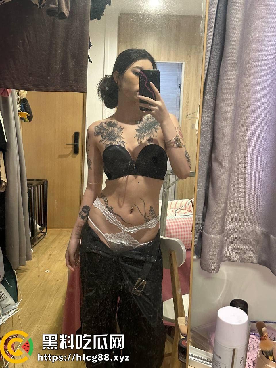 河北精神小妹【向如意】变骚符文婊，骚穴被捅得稀碎！身材辣眼姿势下贱，看的想冲她浪洞！-2