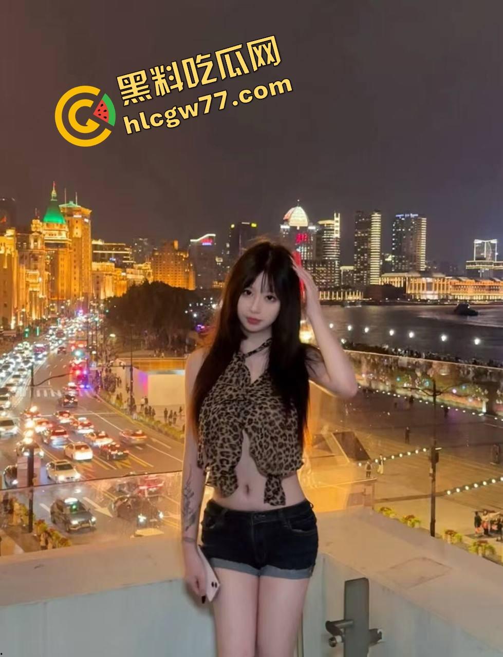 漫展大佬捡素人COS小萝莉开肛，酒店猛操嫩菊，骚逼萝莉嫩臀被干得稀巴烂，这他妈是变态肛交天皇！-1