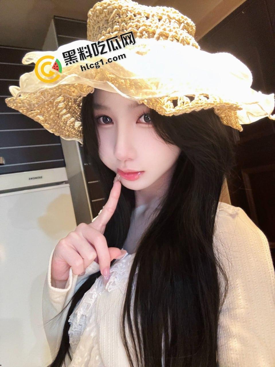 推特 TS羊羊子 比女人还魅惑的高颜值CD 极品高挑身材 让人更加有兴致了 完整版视频流出-5