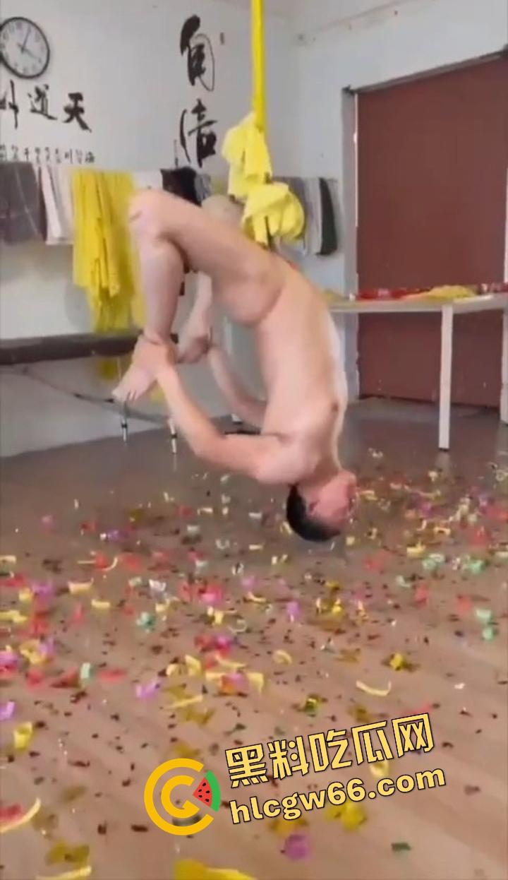 坠蛋狠人现身,农夫山泉挂蛋蛋只是日常,吊妹子上天才是绝活,这根铁鸡儿能打穿玄武门!-6