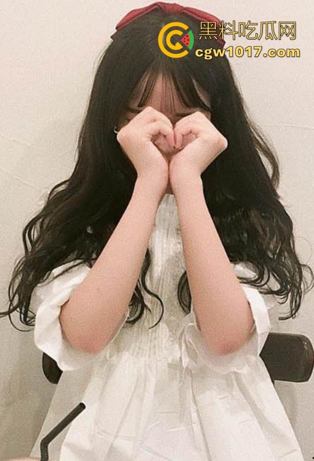 强上半夜在厨房找饭吃的女儿，大屌狠捅粉穴，翘臀高抬美腿夹紧粗壮肉棒撸动，高潮淫水狂喷！-2