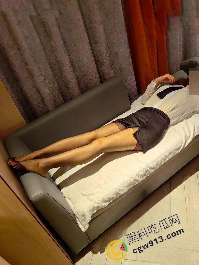 海角乱伦！嫂子的制服诱惑，高跟黑丝性感迷人，嫩逼把精子全吸光，酒店乱伦激情一夜-7