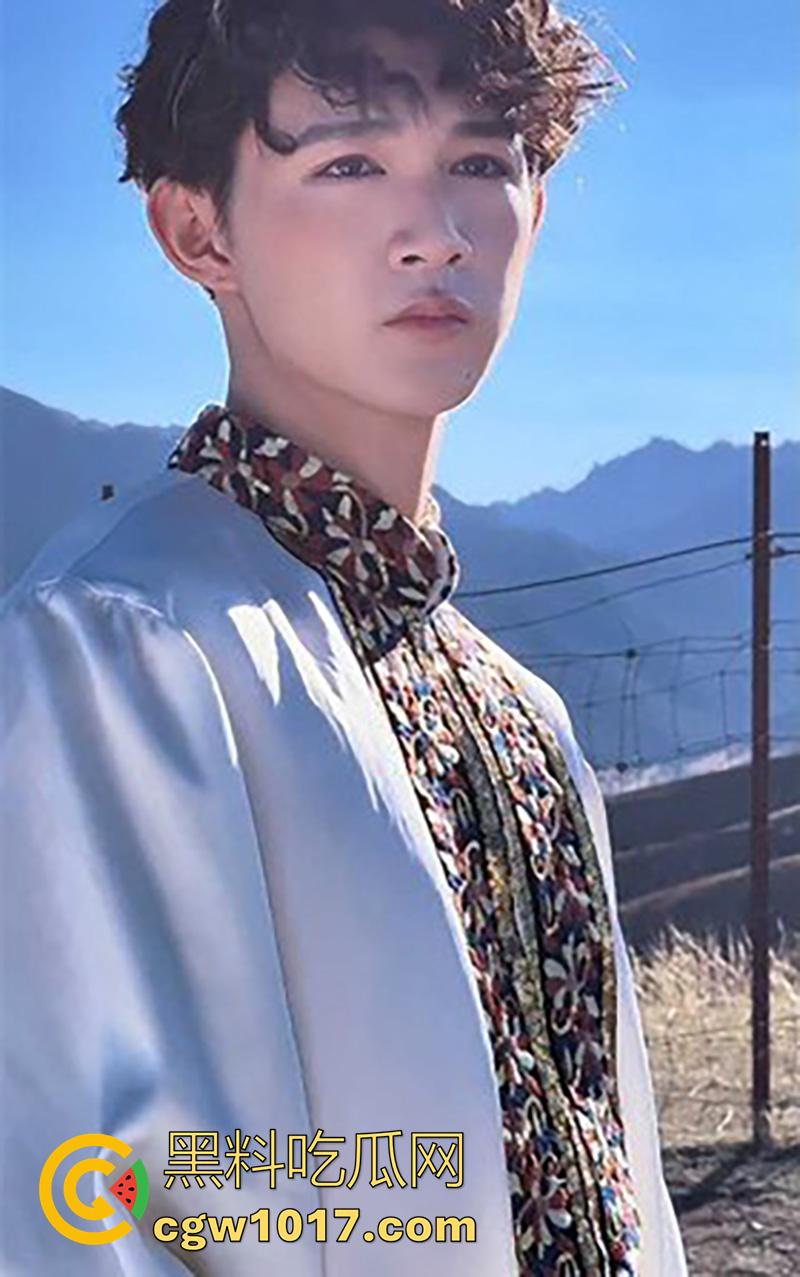 19岁爆火童星【荣梓杉】，被女友李禹熹发文曝光，年纪轻轻出轨家暴，渣男人设彻底塌房，性爱视频完美露脸实锤无疑！-3