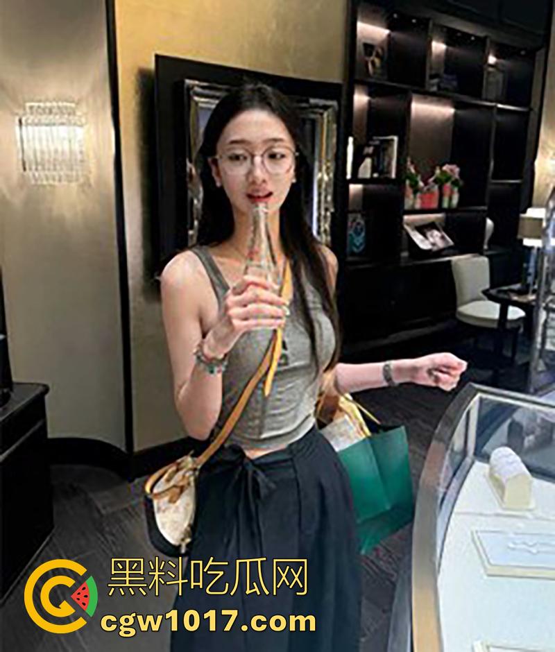 19岁爆火童星【荣梓杉】，被女友李禹熹发文曝光，年纪轻轻出轨家暴，渣男人设彻底塌房，性爱视频完美露脸实锤无疑！-6