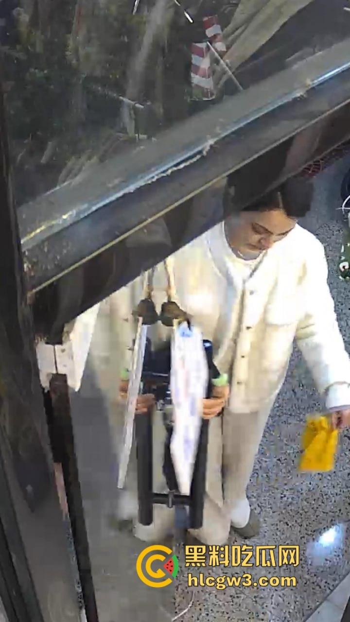 福建泉州已婚男经不住骚逼老皮条诱惑出轨劈腿 事后遭威胁帮其还钱直接崩溃 小三真实长相曝光:哥们你是真饿了啊?-4