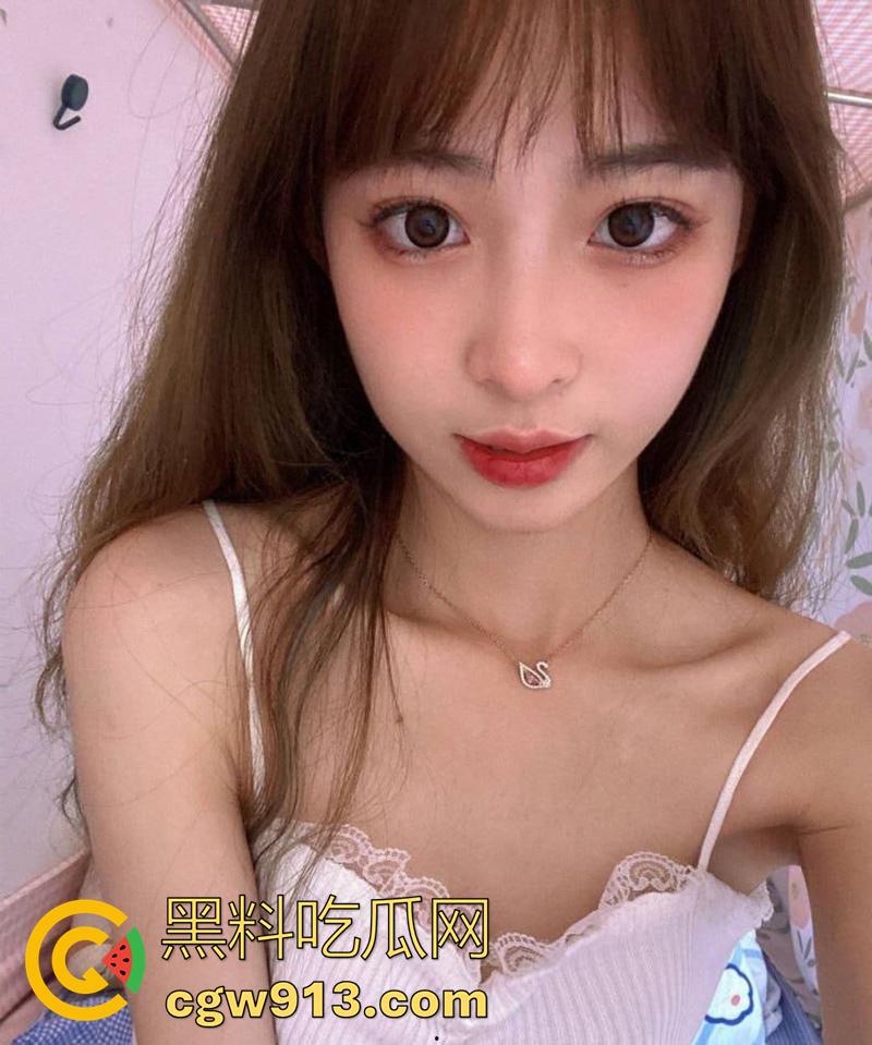 别人老婆就是刺激！河南郑州已婚少妇，网吧打游戏被勾搭，直接带去宾馆啪啪，这口交技术太赞了！-1