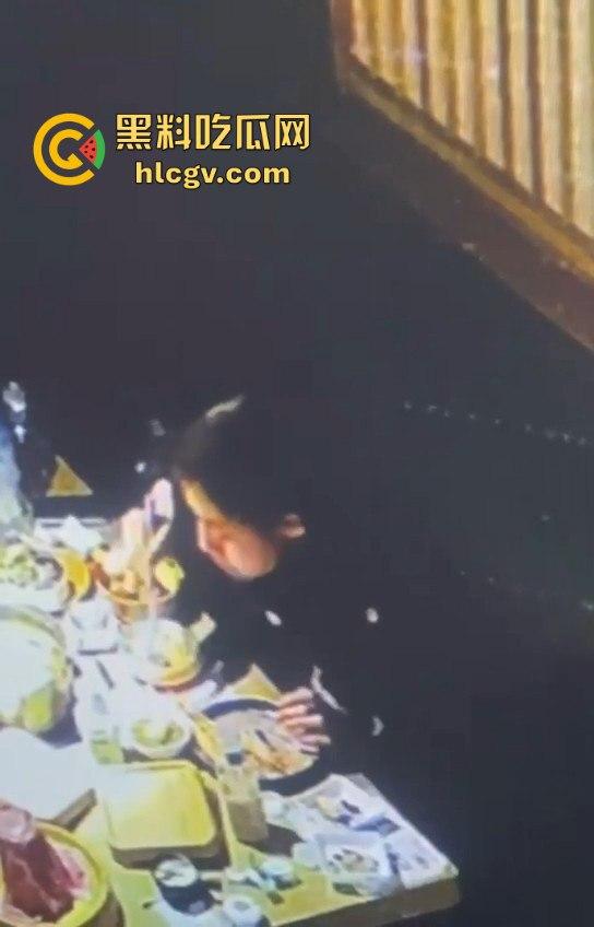 小仙女白嫖神操作!没舔狗付钱,竟拔逼毛栽赃商家,老板看傻眼!-5