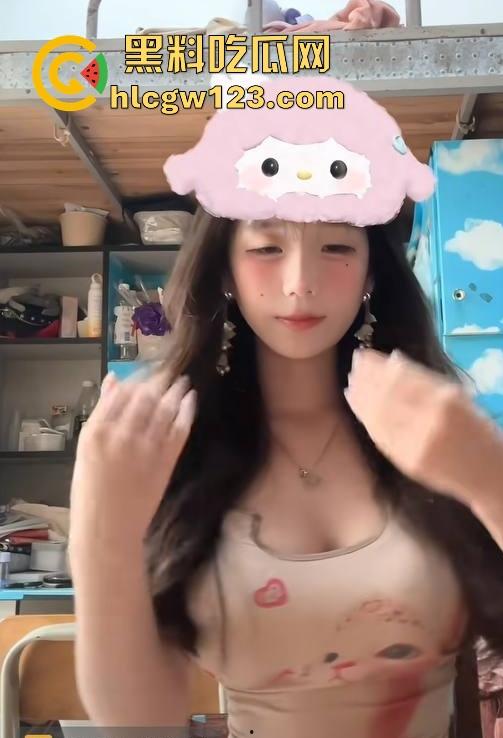 抖音巨乳反差网红【饭書書】网调自慰视频曝光 极品清纯大奶大秀身材 挑逗姿势性感撩人!-7