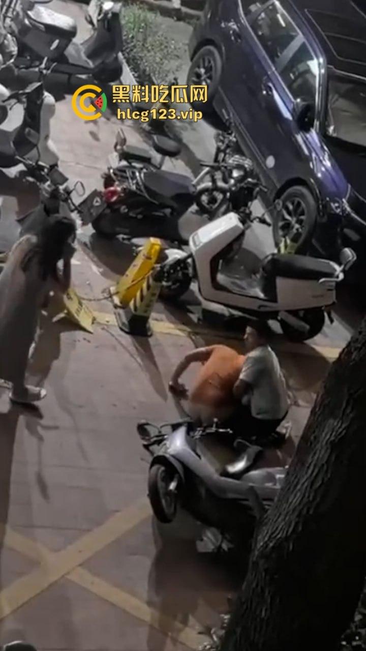 21世纪抓小三新高度 男小三惨遭脱裤捏命根子 哪里操的我老婆就毁掉哪里!-6