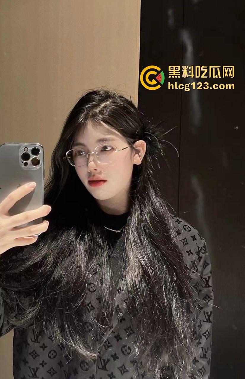 健身教练赵娣金火爆视频外泄，臀翘奶大，骚姿扭到飞起，2000块一节课你们觉得值不值？-4