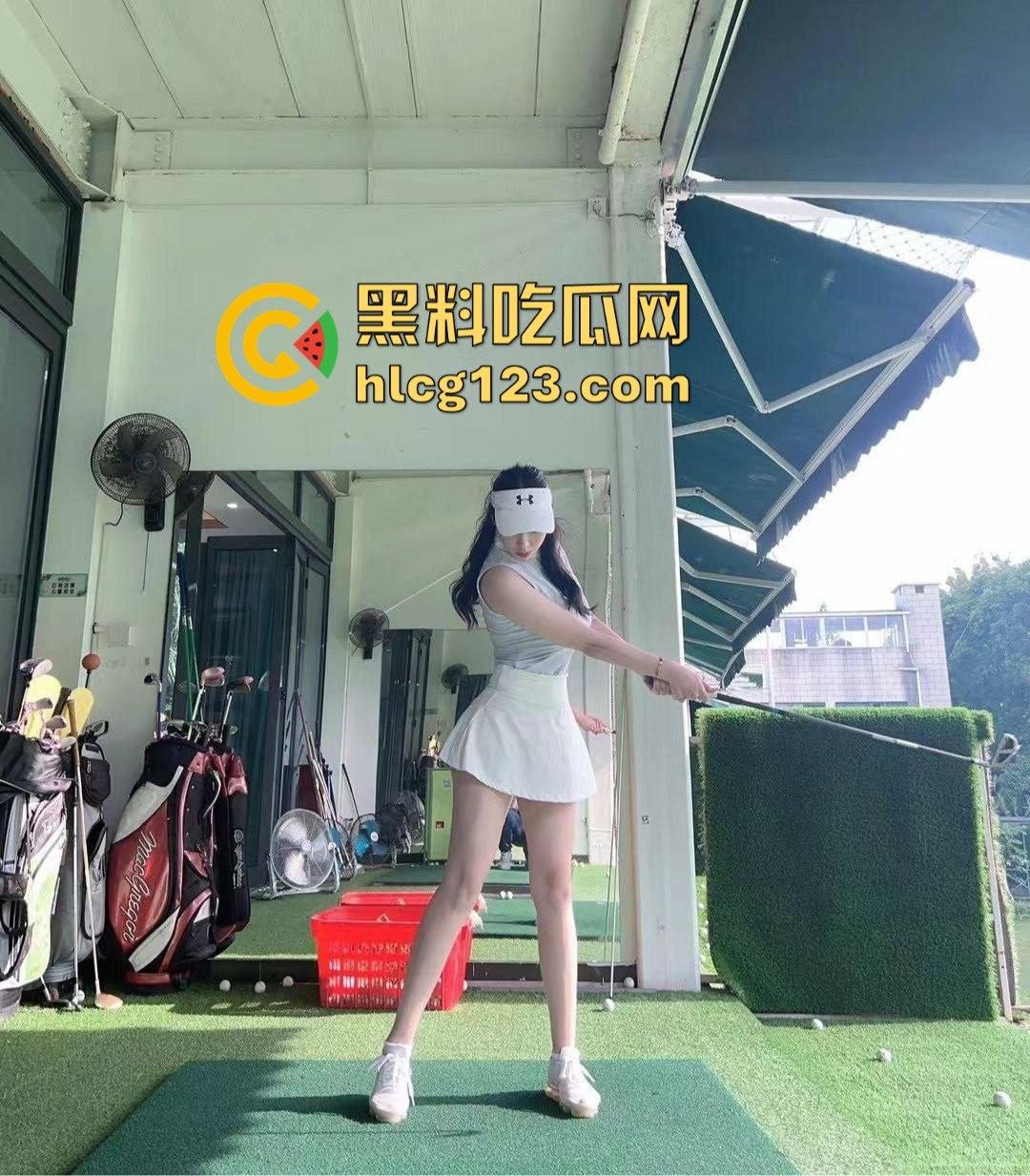 健身教练赵娣金火爆视频外泄，臀翘奶大，骚姿扭到飞起，2000块一节课你们觉得值不值？-12