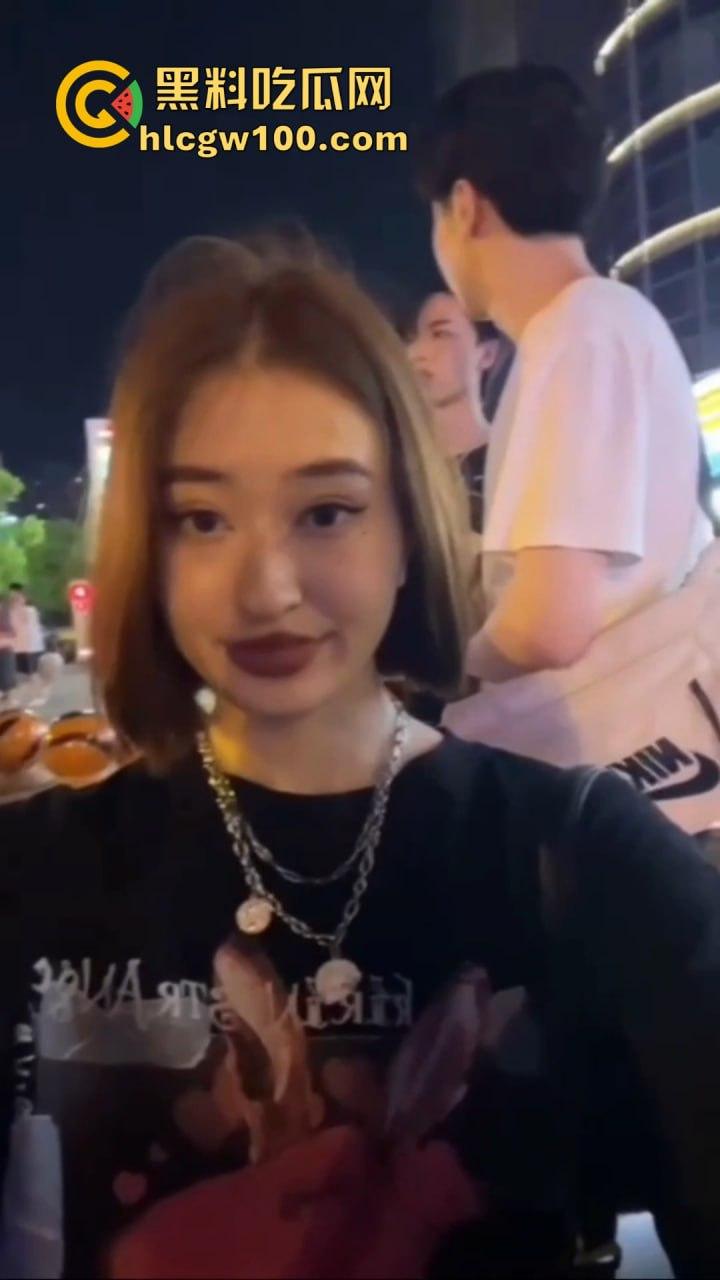 沈阳NICE CLUB酒吧高冷陪酒小姐【沈敏】醉酒被捡尸,事后清醒后还要求炮友再来一次,巨骚无比!-1