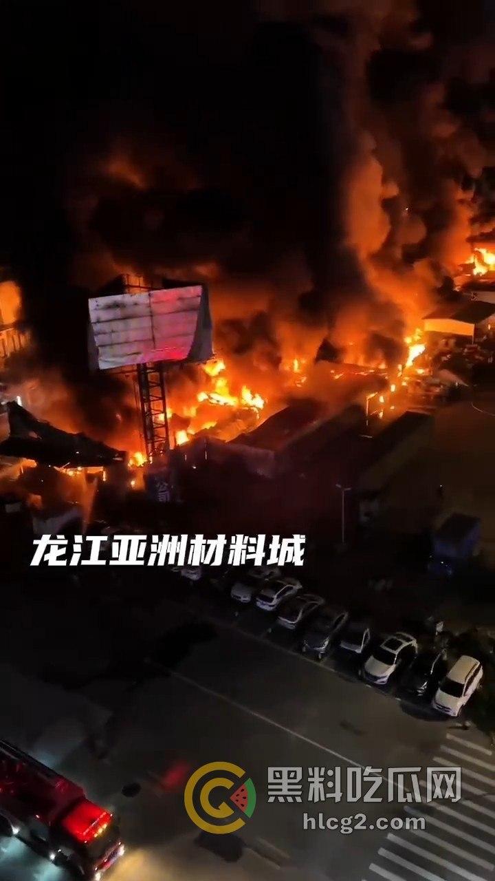 佛山火灾大爆炸！20多家商铺被吞噬，凌晨恐怖场面令人咋舌-1