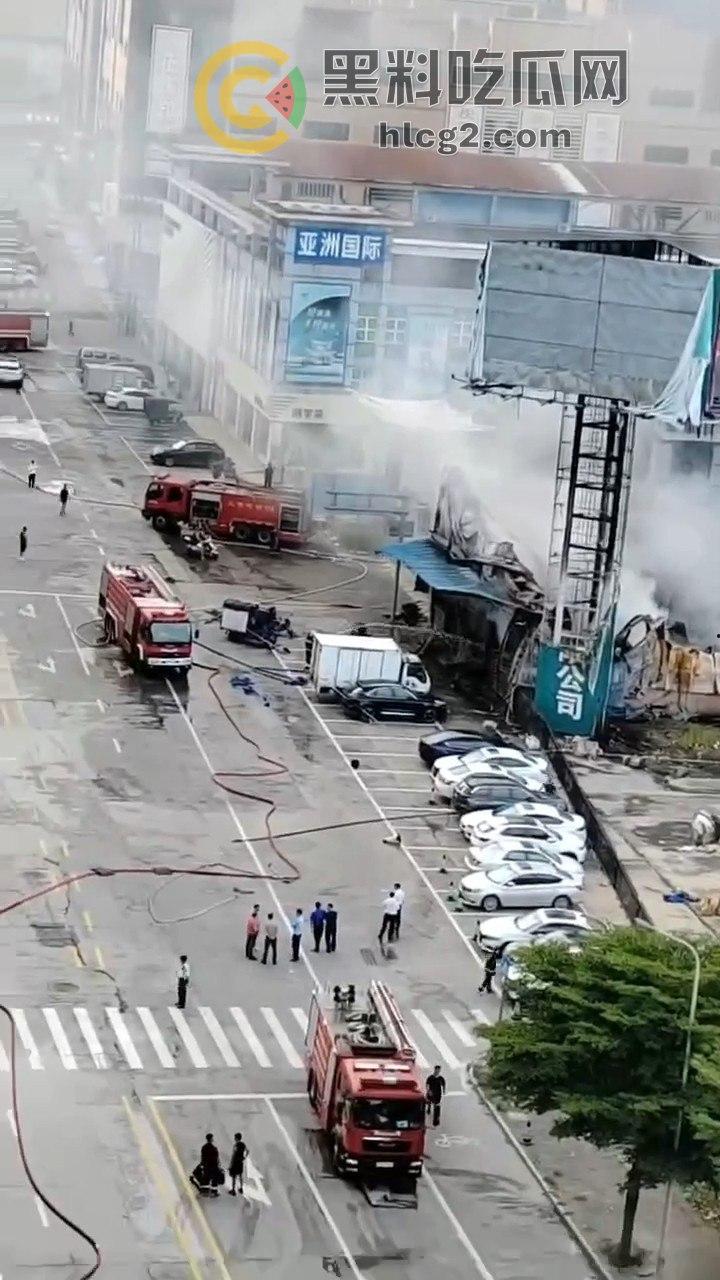 佛山火灾大爆炸！20多家商铺被吞噬，凌晨恐怖场面令人咋舌-9