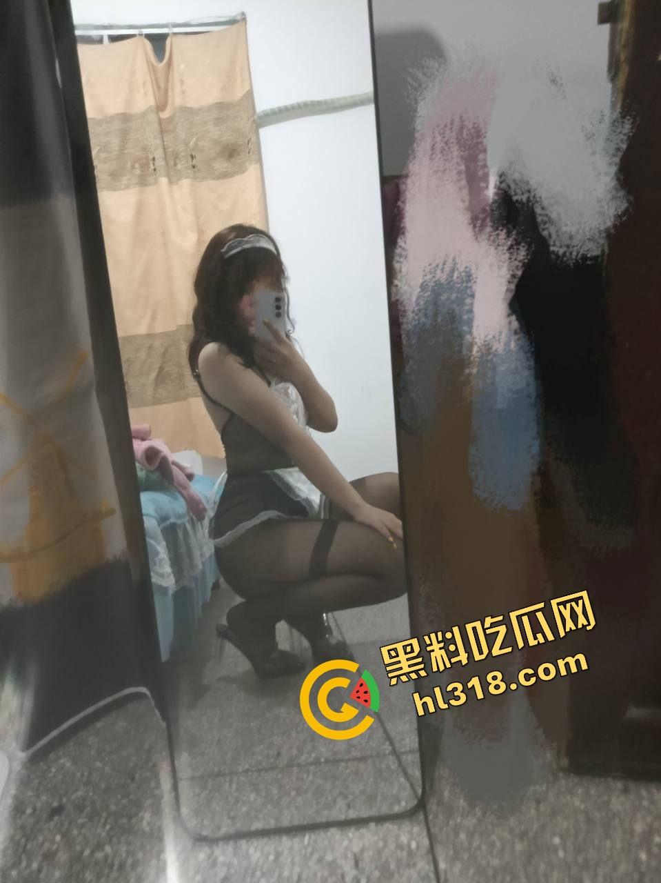 南宁极品人妻『刘宁娜』酒店偷情被爆操,身材骚得没话说,深喉强制爆口一条龙,人妻就该狠狠征服!-5