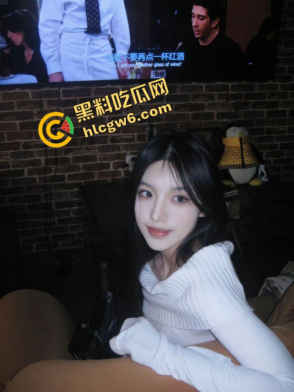 浙江外国语学院反差婊女学生『毛雯婷』大学寂寞与2位单男3p口交爆干 蹲姿伺候肉棒!原创独家曝光!-2