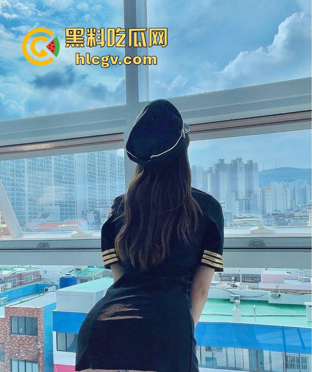 工作累了火气大？看看OF高颜值反差婊【女王】最新福利！前凸后翘，妥妥的泄欲神器！-1