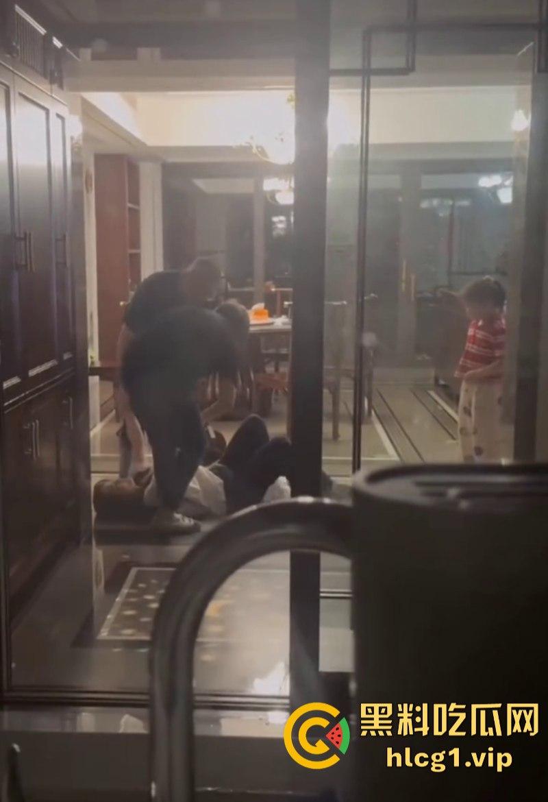 离完婚就不能见小孩？江苏泰州女子回家看小孩遭公公拳打脚踢！-10