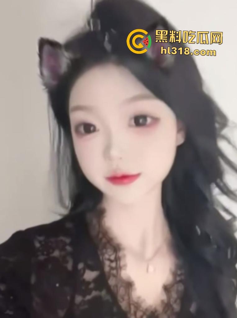 抖音【崽崽baby】真名申雅琴,价格3天一万八,手机相册还拍避孕药,这骚逼怕是炎症缠身还硬接客!-6