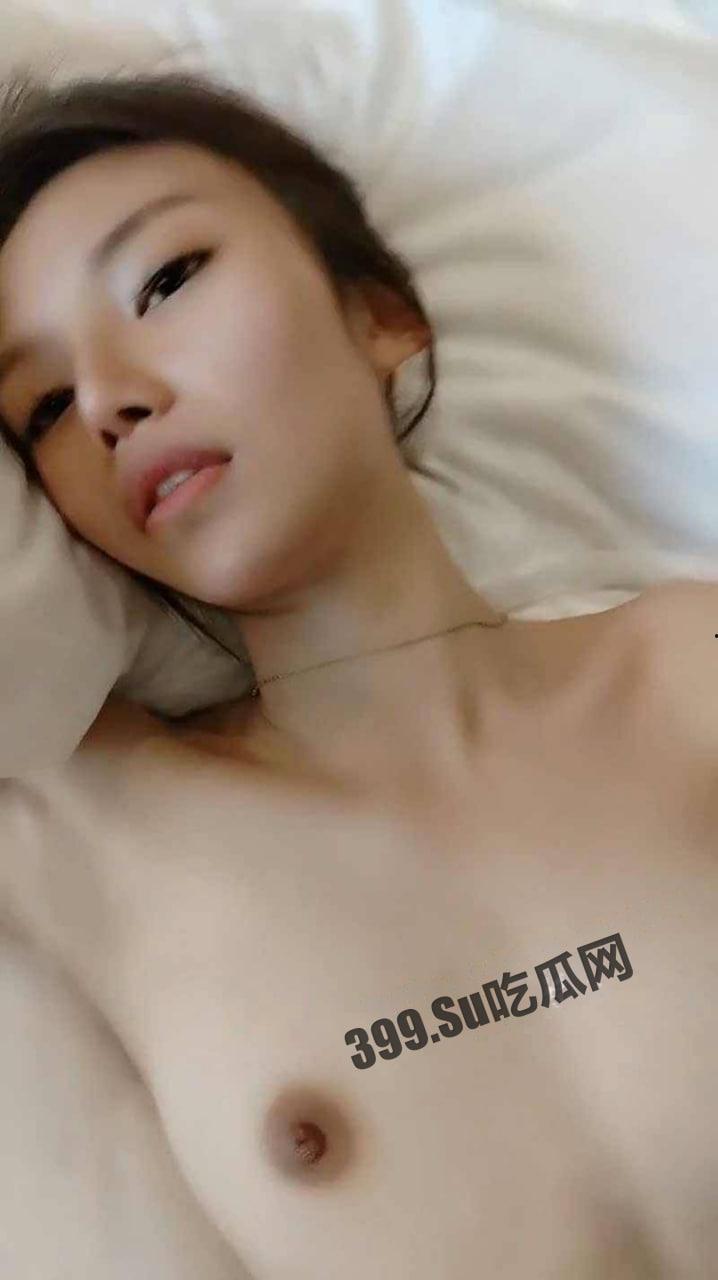 成功包养公司新来的 00 后嫩妹,小穴极其粉嫩,刮毛后的首炮测试-2