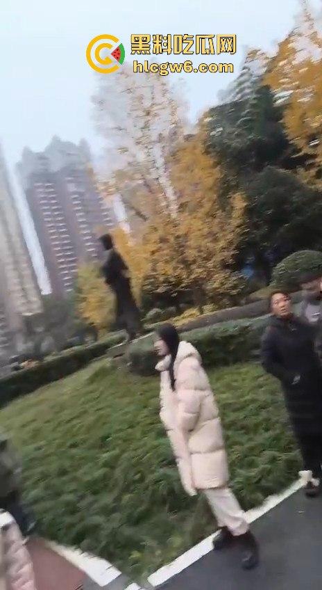 四川乐山峨眉维多利亚小区突发火灾,火灾具体什么原因引起的待确定中，出门在外一定要做好防火。-12