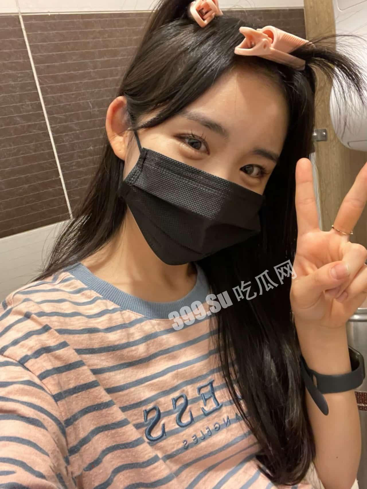 #韩国 高颜值小情侣啪啪自拍 #流出 小姐姐身材极品 给射一脸也没生气 还帮忙把屌上的舔干净 超贴心-3