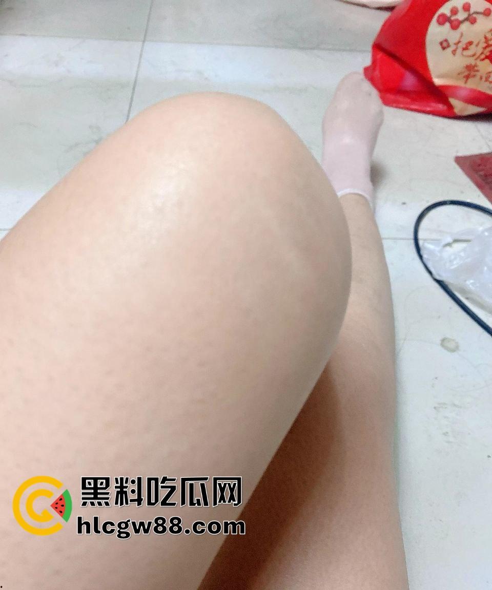 青岛老婊子【秦丽丽】偷汉子操翻天，背着老公让别人开发屁眼玩法，老娘们儿三洞爽到爆！-2