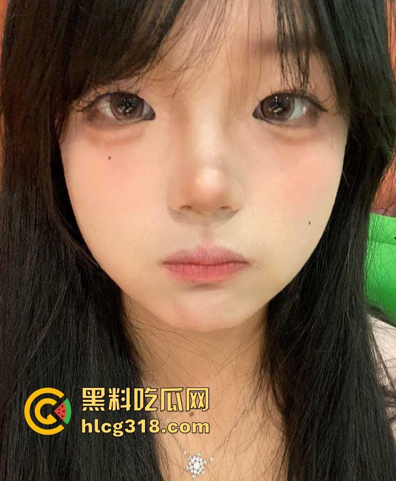 广东理工大学清纯学妹【吴佳怡】戴肛塞掰逼揉穴自慰，夹乳链揉奶发骚，大尺度私拍曝光！-4