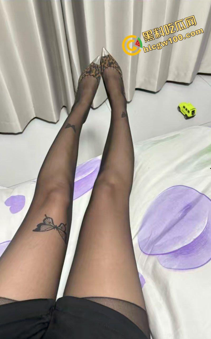 海南海口反差御姐母狗公交车【吴芸】道具抽打轮操骚穴 多人淫乱3P多体位操逼内射灌满淫穴！原创独家流出！-1